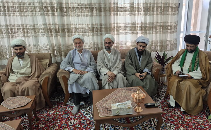 تصاویر/ دیدار اساتید مدرسه علمیه آیت‌الله مدنی کاشانی(ره) با خانواده معظم شهید شکاری‌پور