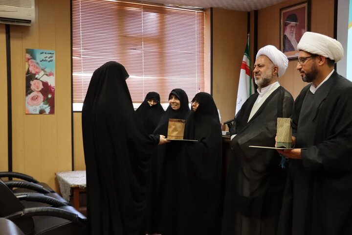 ۱۱ طلبه، برگزیده نخستین دوره تربیت مدرس در طرح «نقش‌آفرین» شدند