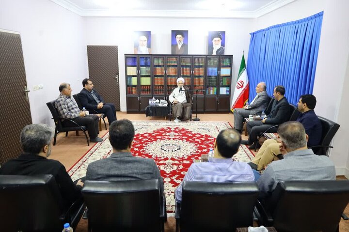 تصاویر/ دیدار مدیرعامل و معاونین شرکت دخانیات استان مازندران با نماینده ولی فقیه در استان مازندران