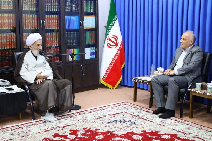 تصاویر/ دیدار مدیرعامل و معاونین شرکت دخانیات استان مازندران با نماینده ولی فقیه در استان مازندران