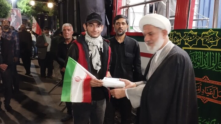 تصاویر / برپایی موکب فرهنگی خدماتی «قائدالشهید» در میدان ساعت تبریز