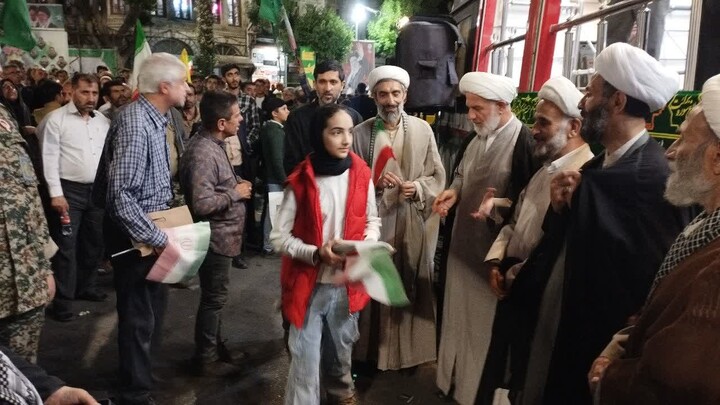 تصاویر / برپایی موکب فرهنگی خدماتی «قائدالشهید» در میدان ساعت تبریز