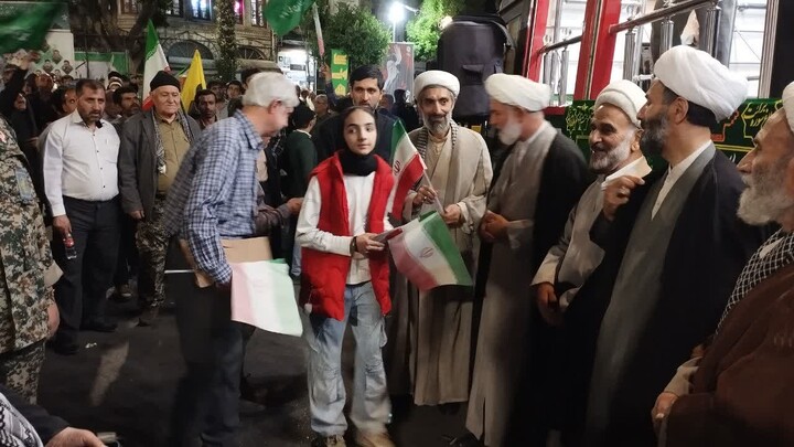 تصاویر / برپایی موکب فرهنگی خدماتی «قائدالشهید» در میدان ساعت تبریز