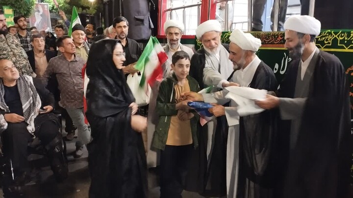 تصاویر / برپایی موکب فرهنگی خدماتی «قائدالشهید» در میدان ساعت تبریز