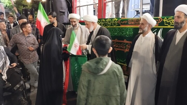 تصاویر / برپایی موکب فرهنگی خدماتی «قائدالشهید» در میدان ساعت تبریز
