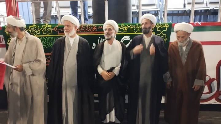 تصاویر / برپایی موکب فرهنگی خدماتی «قائدالشهید» در میدان ساعت تبریز