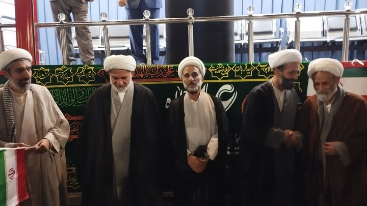تصاویر / برپایی موکب فرهنگی خدماتی «قائدالشهید» در میدان ساعت تبریز