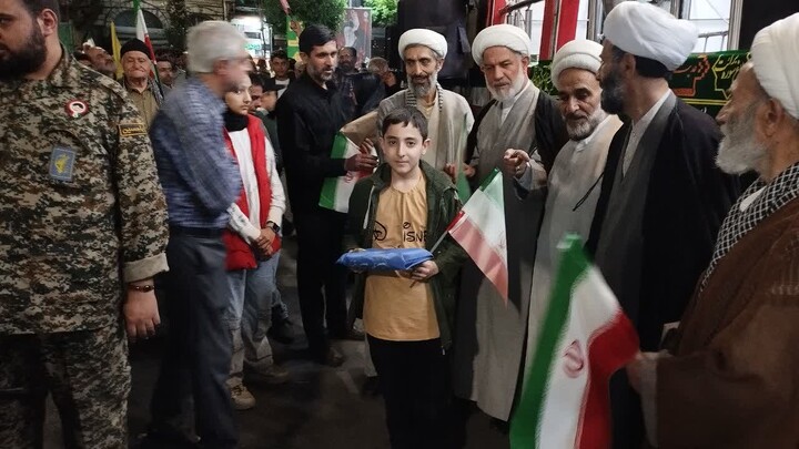 تصاویر / برپایی موکب فرهنگی خدماتی «قائدالشهید» در میدان ساعت تبریز