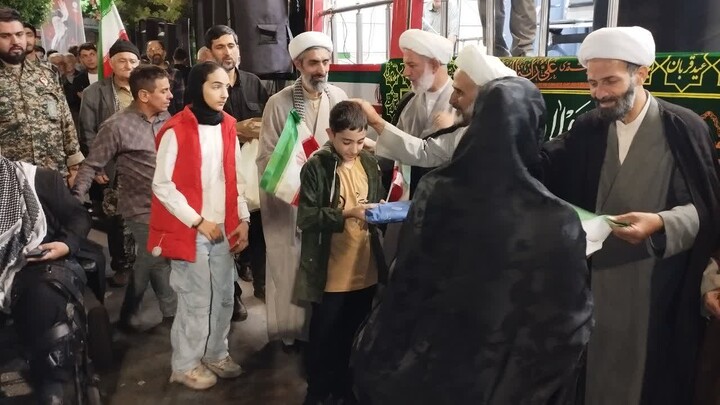 تصاویر / برپایی موکب فرهنگی خدماتی «قائدالشهید» در میدان ساعت تبریز