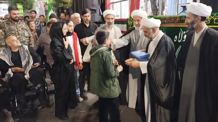 تصاویر / برپایی موکب فرهنگی خدماتی «قائدالشهید» در میدان ساعت تبریز