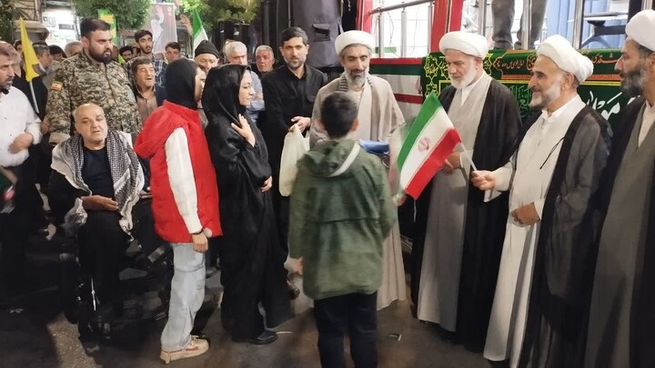 تصاویر / برپایی موکب فرهنگی خدماتی «قائدالشهید» در میدان ساعت تبریز