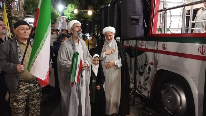 تصاویر / برپایی موکب فرهنگی خدماتی «قائدالشهید» در میدان ساعت تبریز