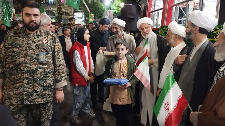 تصاویر / برپایی موکب فرهنگی خدماتی «قائدالشهید» در میدان ساعت تبریز
