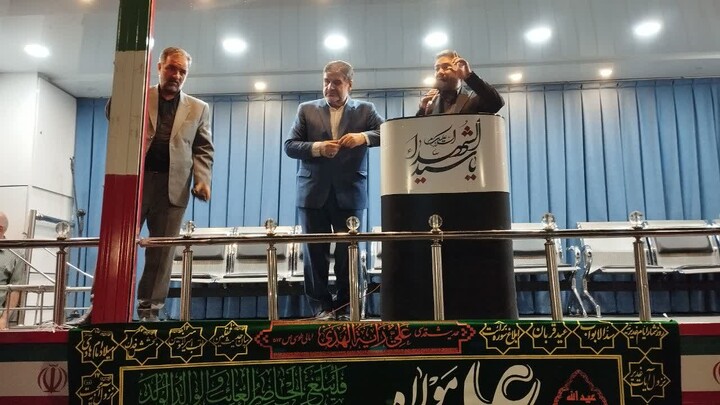 تصاویر / برپایی موکب فرهنگی خدماتی «قائدالشهید» در میدان ساعت تبریز