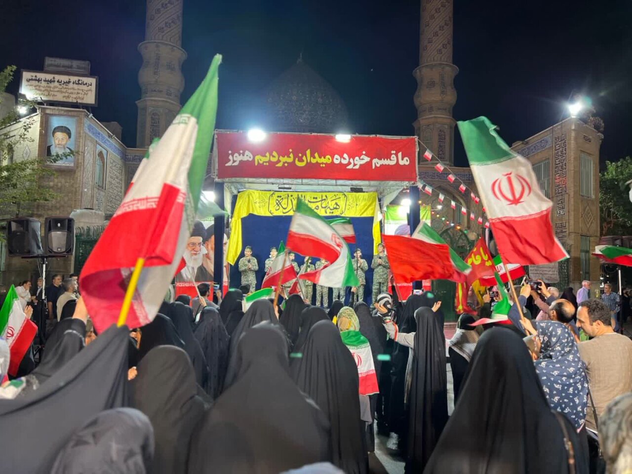 تصاویر/ نود و هشتمین شب اجتماع مردمی میدان نبرد