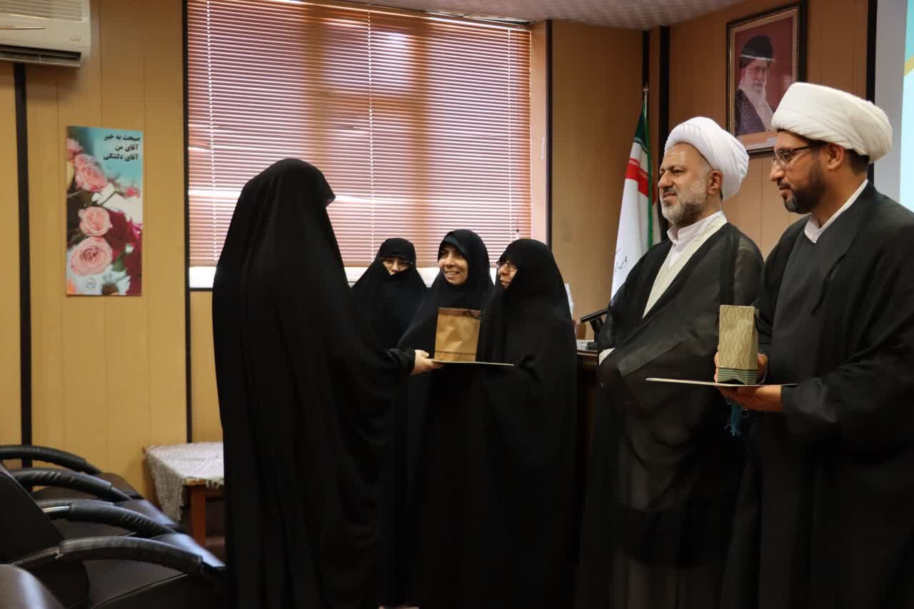 ۱۱ طلبه، برگزیده نخستین دوره تربیت مدرس در طرح «نقش‌آفرین» شدند