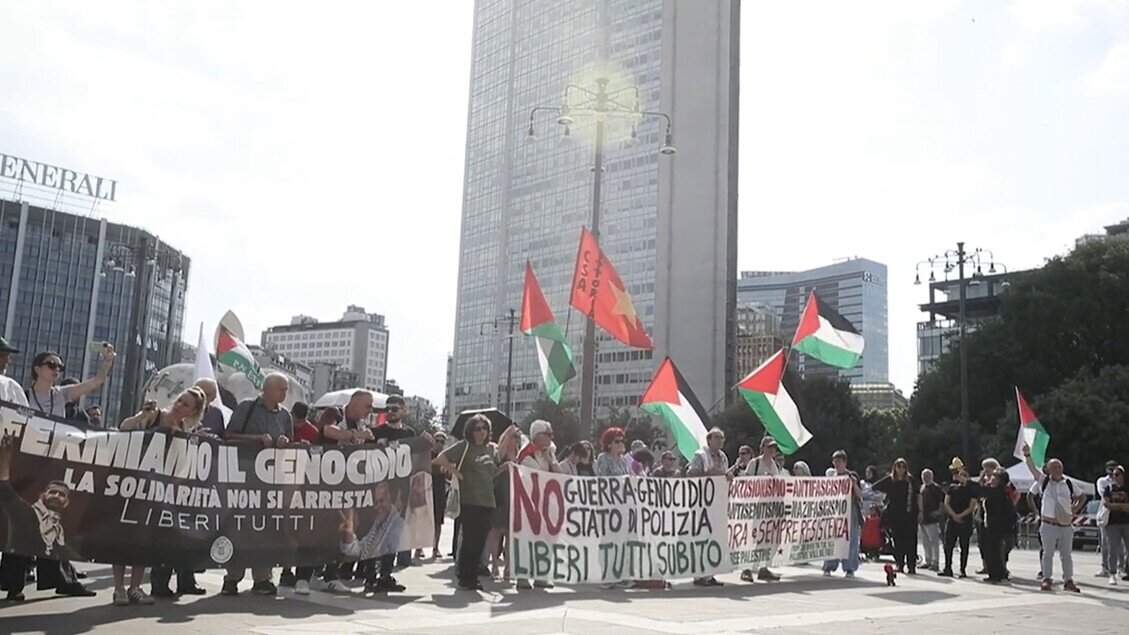 Milano, manifestazione a sostegno della Palestina: corteo nel centro cittadino e appelli per la fine della guerra a Gaza