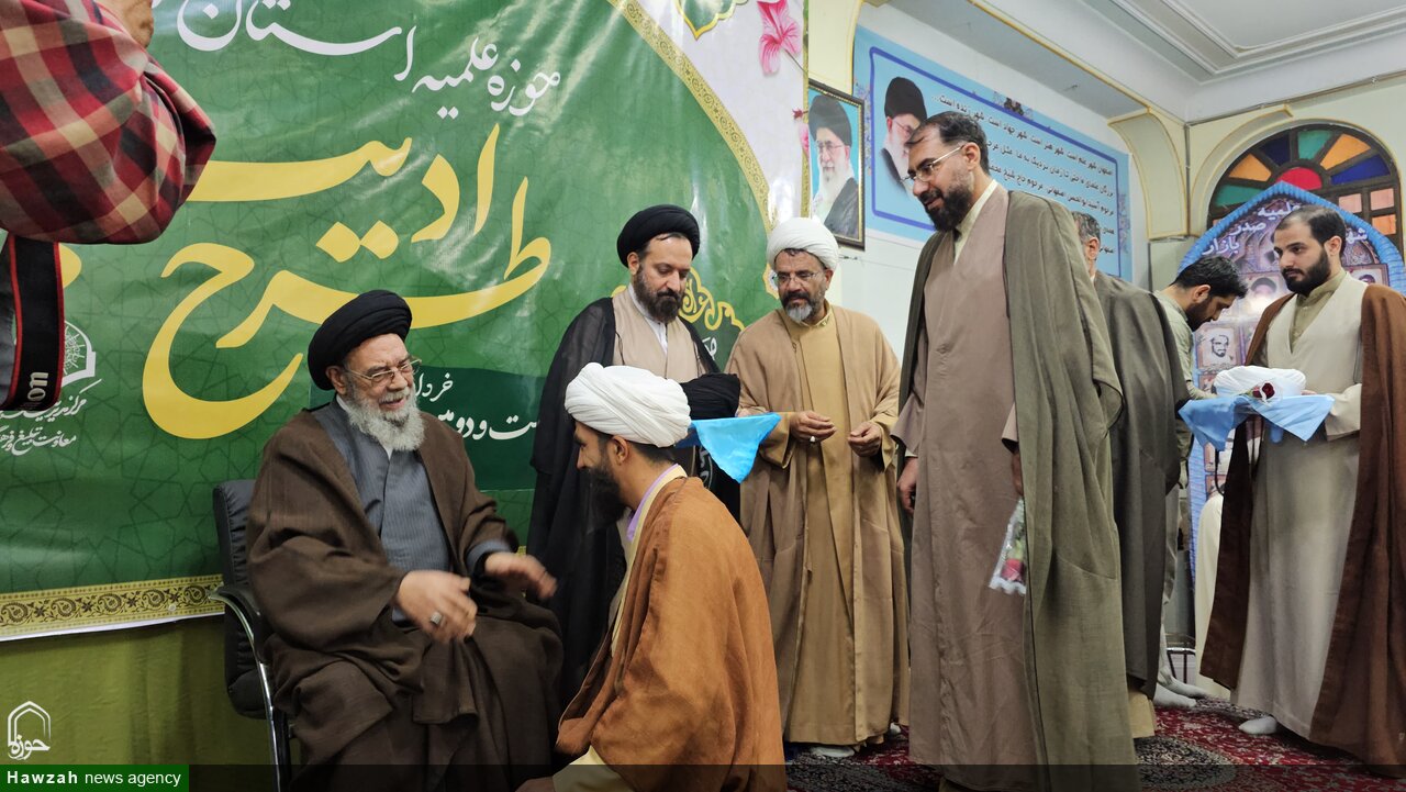 فیلم| اختتامیه بیست و دومین دوره طرح ادیب حوزه علمیه اصفهان همراه با مراسم عمامه‌گذاری طلاب
