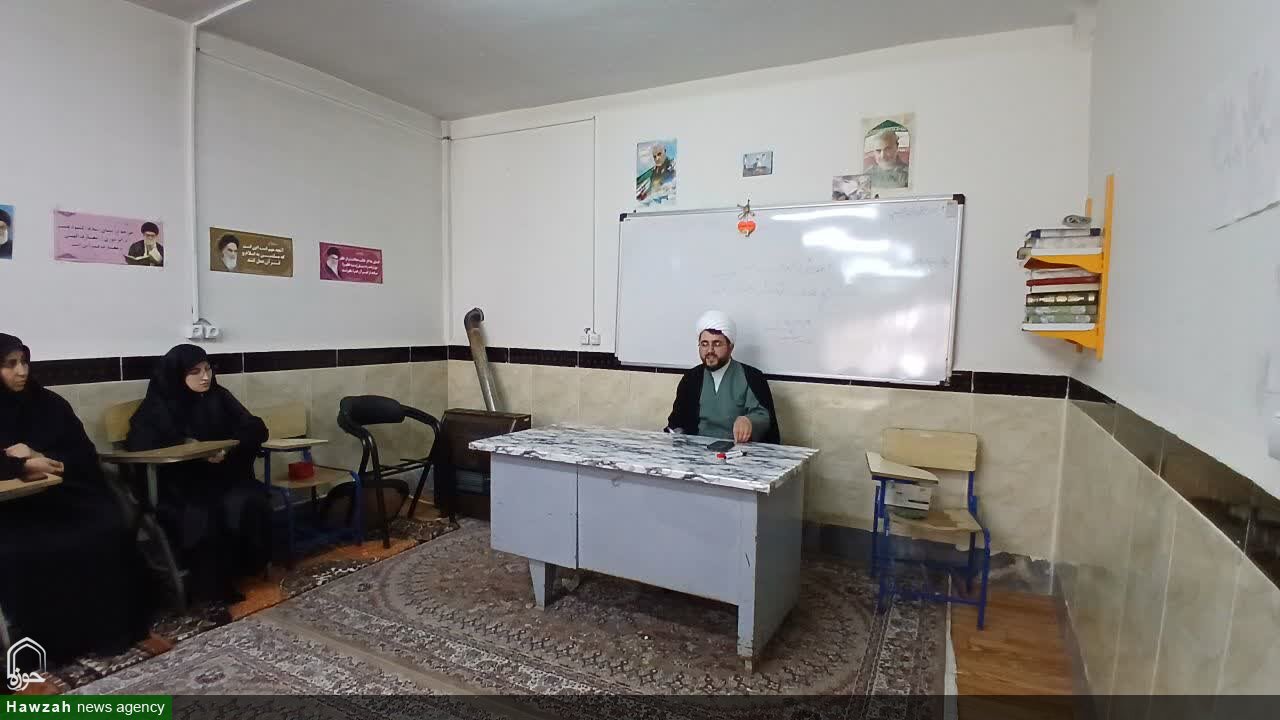 برگزاری کارگاه سواد رسانهای با محوریت مدیریت فضای مجازی در شرایط جنگ در حوزه علمیه خواهران بستان آباد + عکس