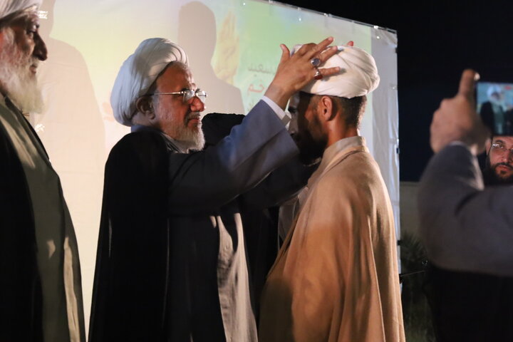 تصاویر/مراسم عمامه گذاری طلاب مدرسه علمیه صاحب‌الزمان عج بشاگرد