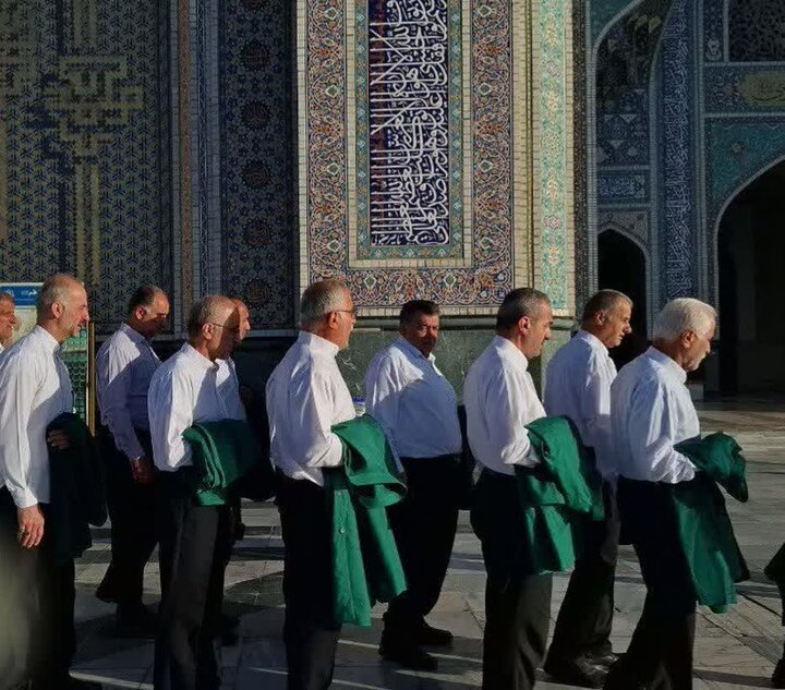 تصاویر / خدمت رسانی خادمان آستانه امامزاده ابراهیم (ع) آمل، در چایخانه حرم امام رضا (ع)