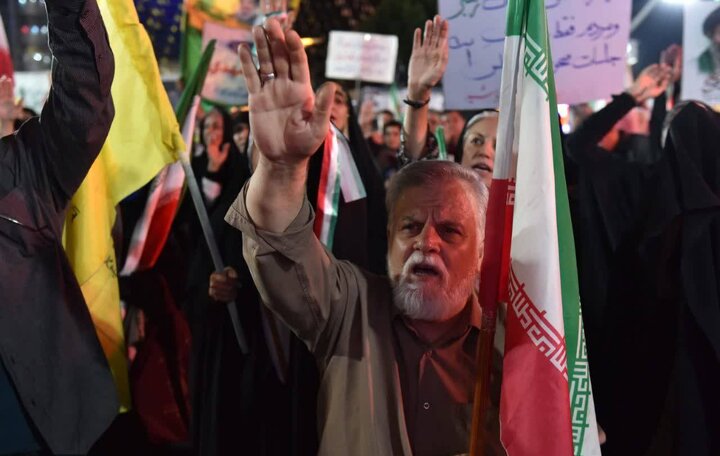 تصاویر/ اجتماع مردم منطقه ۲ تهران در حمایت از نیروهای مسلح