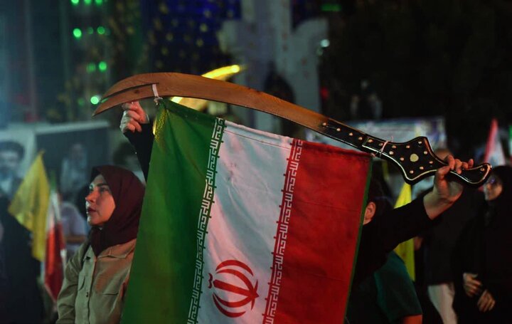 تصاویر/ اجتماع مردم منطقه ۲ تهران در حمایت از نیروهای مسلح