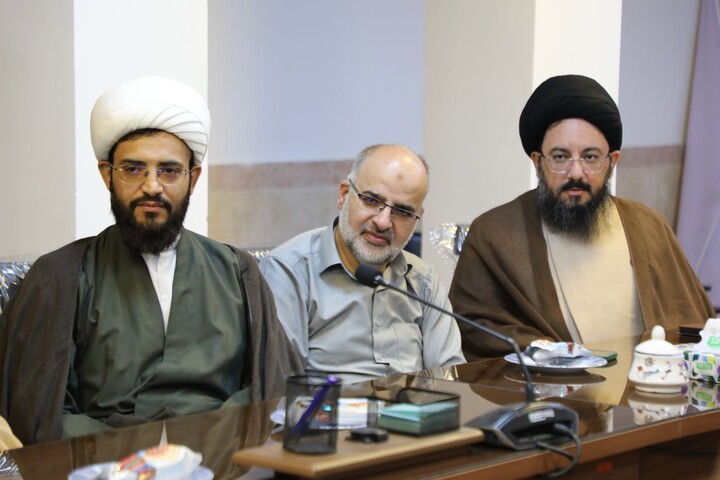 نشست بصیرتی با حضور مسئول دفتر امور اجتماعی و سیاسی حوزه های علمیه کشور در یزد