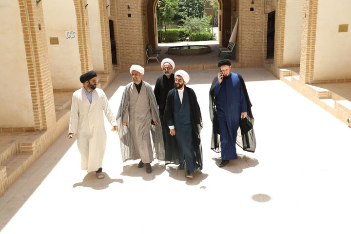 بازدید مسئول دفتر امور اجتماعی و سیاسی حوزه های علمیه کشور از مدرسه علمیه خان یزد