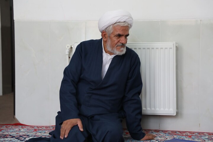 ادای احترام مسئول دفتر امور اجتماعی و سیاسی حوزه های علمیه کشور به مزار سردار شهید مصطفی عارف