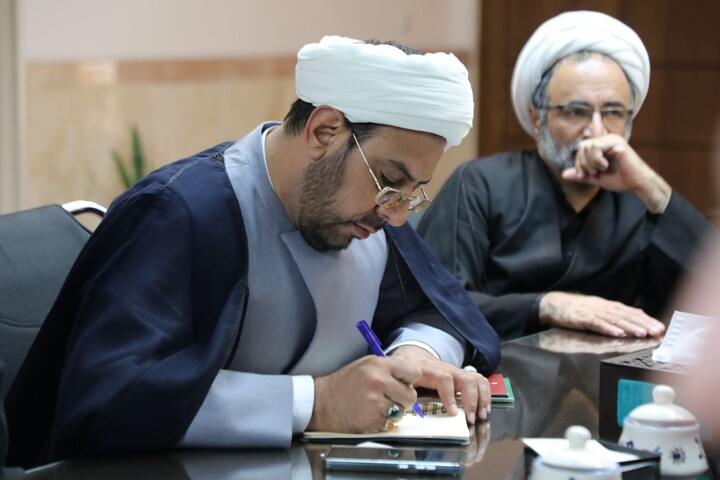 تصاویر/ جلسه اعضای قرارگاه بلاغ مبین یزد با حجت‌الاسلام والمسلمین استوار میمندی
