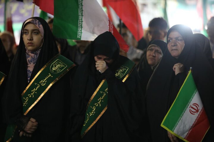تصاویر/ نود و نهمین شب از قرار شبانه،تبلور حماسه حضور و ایستادگی مردم ولایتمدار و غیور ارومیه