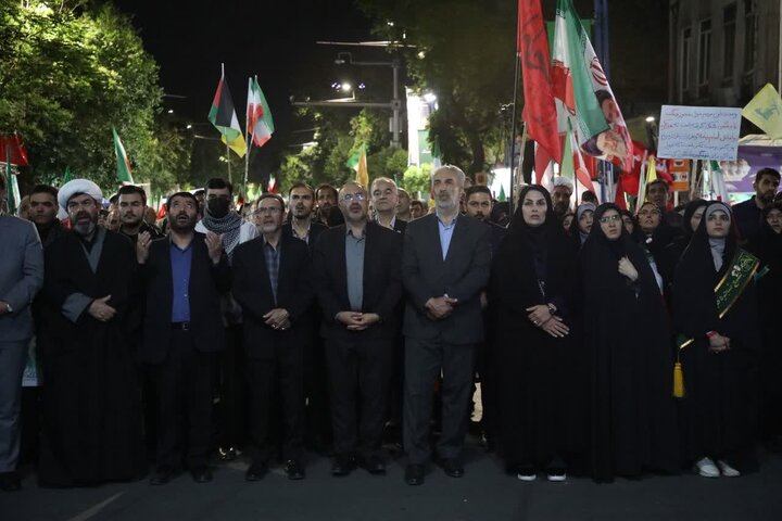 تصاویر/ نود و نهمین شب از قرار شبانه،تبلور حماسه حضور و ایستادگی مردم ولایتمدار و غیور ارومیه