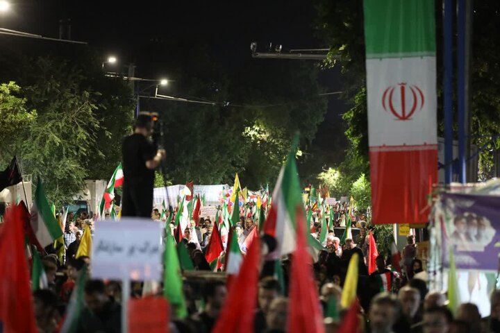 تصاویر/ نود و نهمین شب از قرار شبانه،تبلور حماسه حضور و ایستادگی مردم ولایتمدار و غیور ارومیه