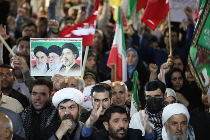 تصاویر/ نود و نهمین شب از قرار شبانه،تبلور حماسه حضور و ایستادگی مردم ولایتمدار و غیور ارومیه