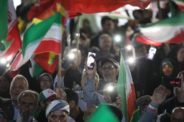 تصاویر/ نود و نهمین شب از قرار شبانه،تبلور حماسه حضور و ایستادگی مردم ولایتمدار و غیور ارومیه
