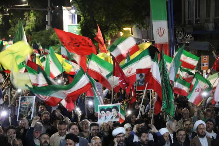 تصاویر/ نود و نهمین شب از قرار شبانه،تبلور حماسه حضور و ایستادگی مردم ولایتمدار و غیور ارومیه