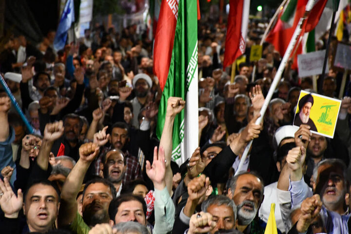 تصاویر/ طنین فریاد حمایت از اقتدار ایران در «سنگر خیابان»؛ تداوم حضور میدانی مردم سلماس در تجمعات شبانه