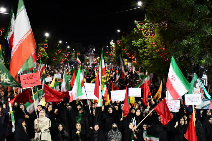 تصاویر/ طنین فریاد حمایت از اقتدار ایران در «سنگر خیابان»؛ تداوم حضور میدانی مردم سلماس در تجمعات شبانه