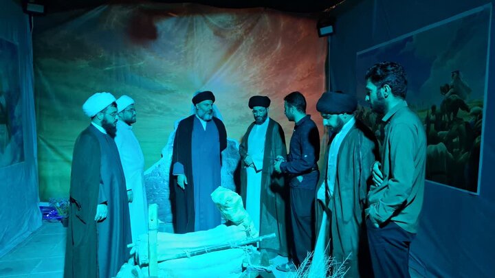 تصاویر/ بازدید مدیر حوزه علمیه استان یزد از نمایشگاه تبیینی (در امتداد غدیر)