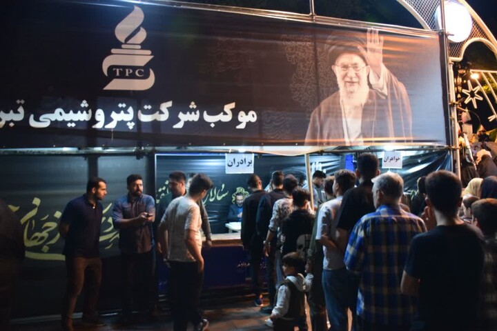 تصاویر/ بیعت مردم میدان ائل گلی تبریز با رهبر معظم انقلاب در موج نود و نهم