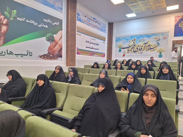 تصاویر/ نشست بصیرتی و تبیینی جنگ تحمیلی ویژه مبلغین در شازند