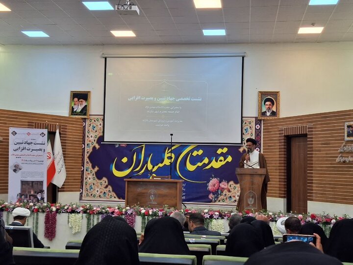 تصاویر/نشست بصیرتی و تبیینی جنگ تحمیلی ویژه مبلغین در شازند