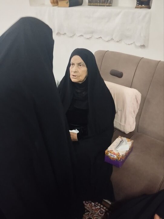 تصاویر/ دیدار کادر مدرسه علمیه خواهران دلوار با خانواده شهید کریمی