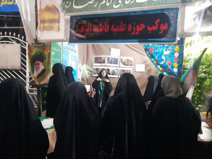 تصاویر/ارائه خدمات فرهنگی و تبیینی در تجمعات مردمی توسط پایگاه بسیج طلاب مدرسه علمیه فاطمه الزهرا(س) ساوه