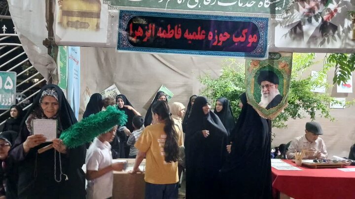 تصاویر/ارائه خدمات فرهنگی و تبیینی در تجمعات مردمی توسط پایگاه بسیج طلاب مدرسه علمیه فاطمه الزهرا(س) ساوه