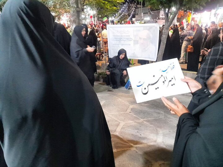 تصاویر/ارائه خدمات فرهنگی و تبیینی در تجمعات مردمی توسط پایگاه بسیج طلاب مدرسه علمیه فاطمه الزهرا(س) ساوه