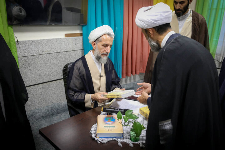 بازدید امام جمعه قزوین از موسسه فرهنگی پژوهشی موسسه انشاء