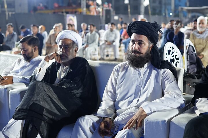 تصاویر/کراچی میں عظیم الشان ”امام امت کانفرنس“: شیعہ و سنی علماء سمیت خواتین و حضرات شریک