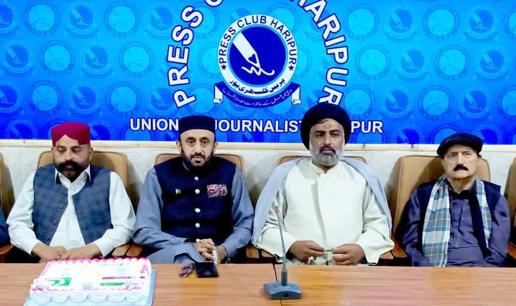 ولایت درحقیقت انسان کو الٰہی تعلیمات کے مطابق زندگی گزارنے کی راہ دکھانے والی رہبری کا نام ہے